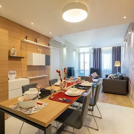 Vitosha Blvd Luxury 2-Bedroom, 2-Bathroom With Balcony Apartmán *