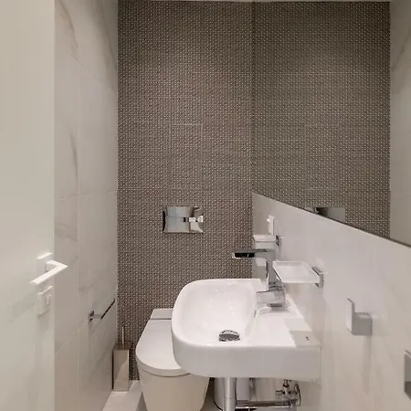 Vitosha Blvd Luxury 2-Bedroom, 2-Bathroom With Balcony Apartmán *