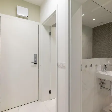 Vitosha Blvd Luxury 2-Bedroom, 2-Bathroom With Balcony Apartmán Sofie