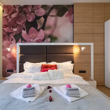 Vitosha Blvd Luxury 2-Bedroom, 2-Bathroom With Balcony Apartmán *