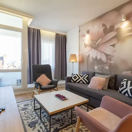 Daire Vitosha Blvd Luxury 2-bedroom, 2-bathroom With Balcony Sofya