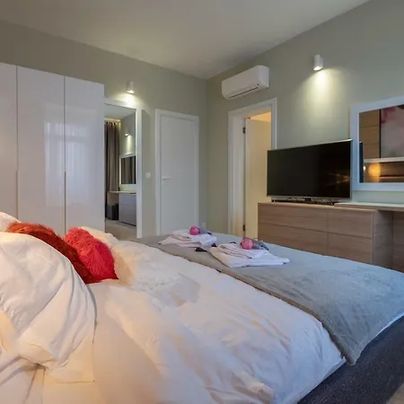 Vitosha Blvd Luxury 2-bedroom, 2-bathroom With Balcony Sofya