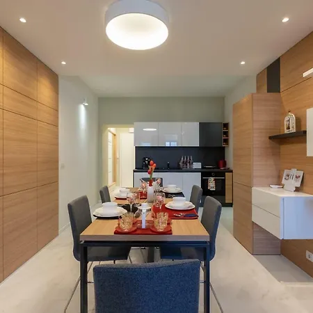 Vitosha Blvd Luxury 2-bedroom, 2-bathroom With Balcony Szófia