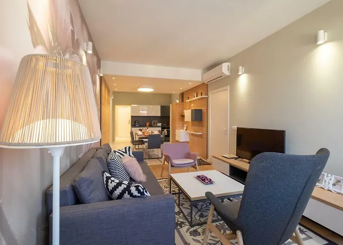 Apartamento Vitosha Blvd Luxury 2-bedroom, 2-bathroom With Balcony Sofía