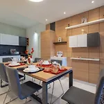 Vitosha Blvd Luxury 2-bedroom, 2-bathroom With Balcony סופיה