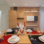 Vitosha Blvd Luxury 2-bedroom, 2-bathroom With Balcony דירה סופיה