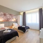 Vitosha Blvd Luxury 2-bedroom, 2-bathroom With Balcony דירה