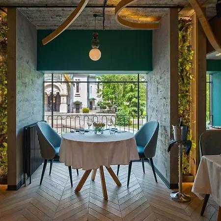 Vitosha Blvd Luxury 2-bedroom, 2-bathroom With Balcony شقة *