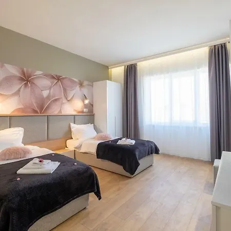 Vitosha Blvd Luxury 2-bedroom, 2-bathroom With Balcony شقة